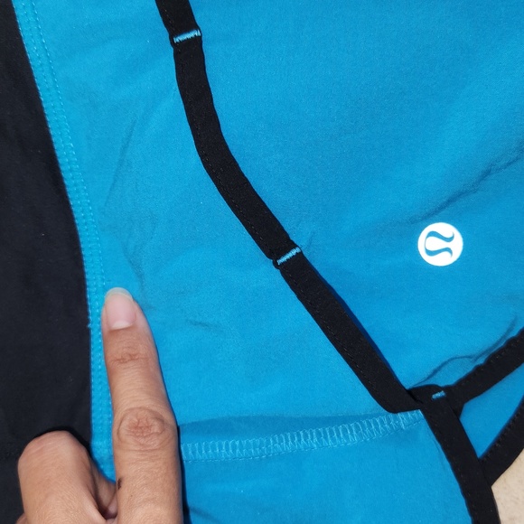 Women’s Speed Up Short Shorts.  Size 2. - Picture 9 of 9